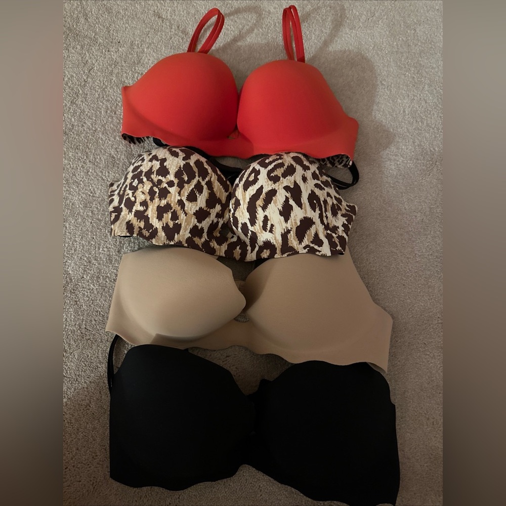 Victoria secret 4 pack push up bras 34d. (Only worn once)